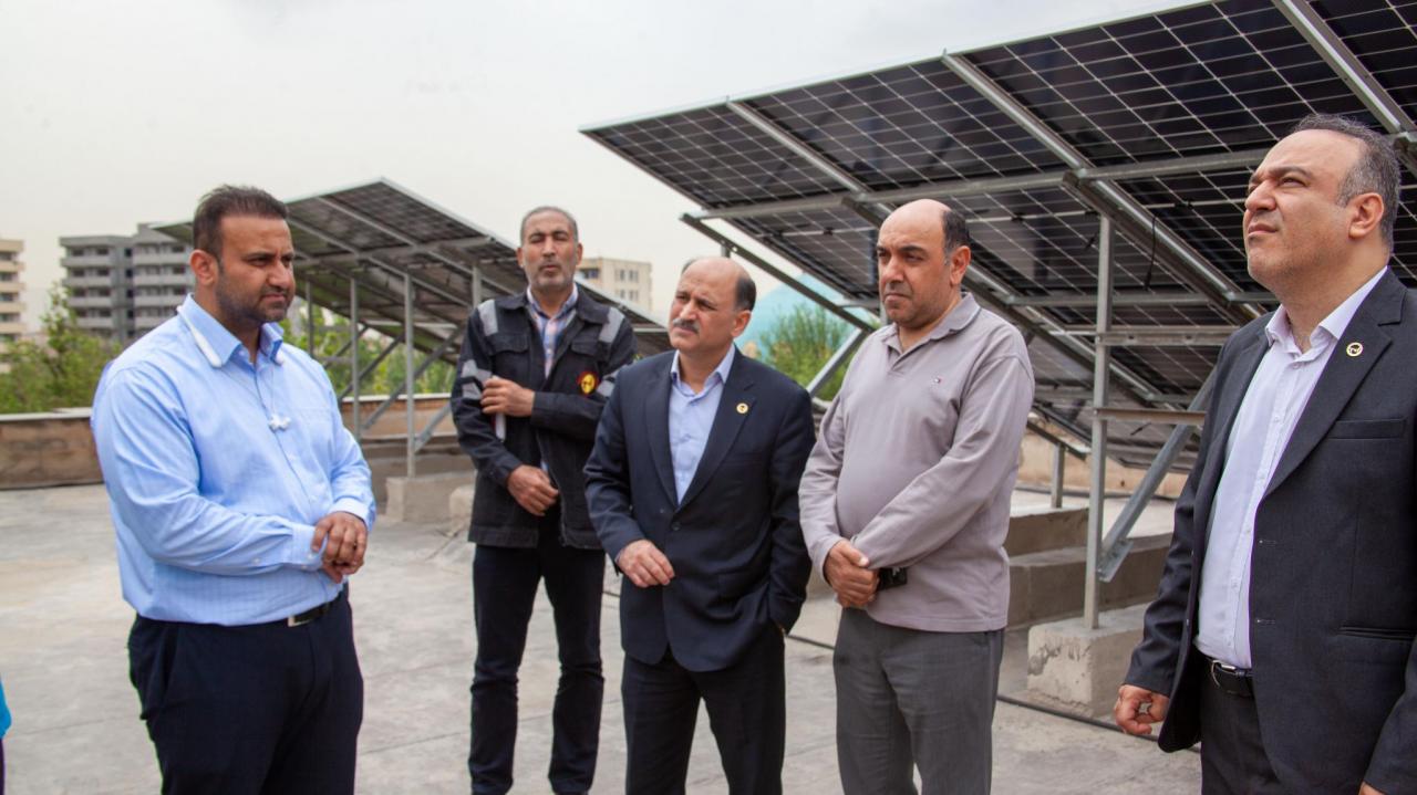  بازدید مدیران شرکت توزیع نیروی برق تهران بزرگ از پروژه نصب پنل های خورشیدی دانشگاه